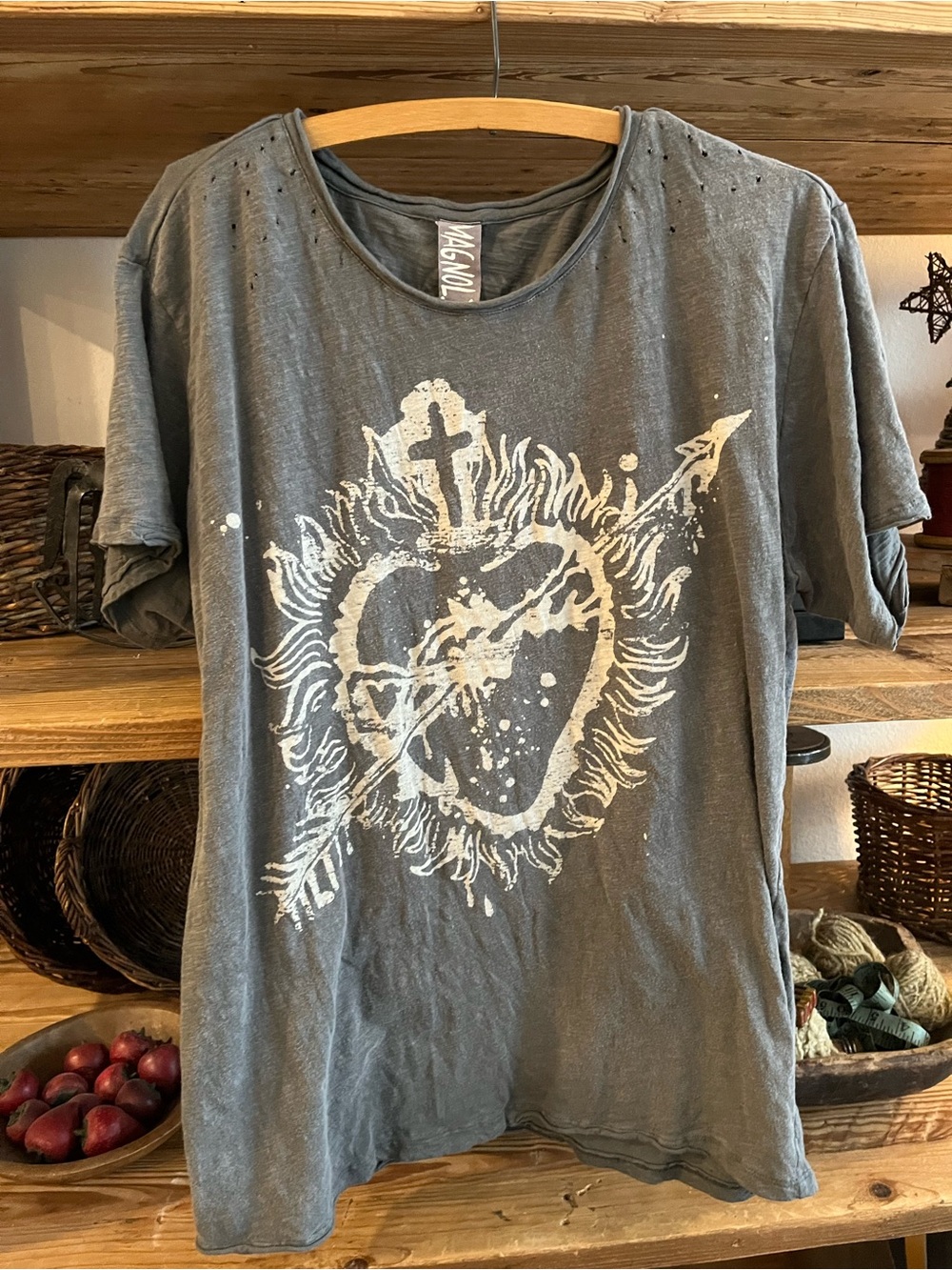 ♥️ Magnolia Pearl Sovereign Heart Tee